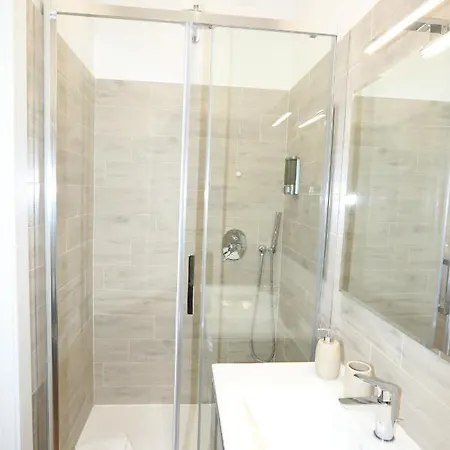 Unique Luxury And * Rom