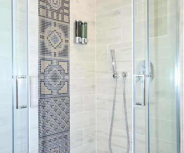 Unique Luxury And 4* Rom