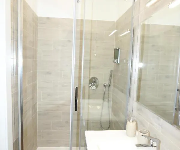 Unique Luxury And 4* Rom