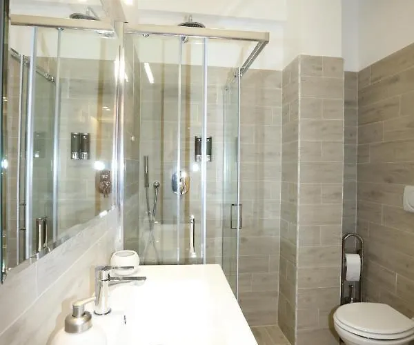 Unique Luxury And 4* Rom