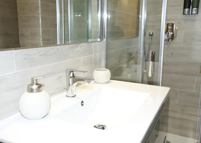 Unique Luxury And 4* Rom